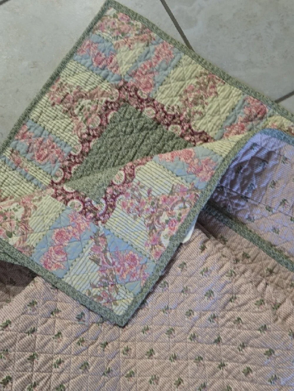 Floral Medallion Quilt - Pastel Green and Pink